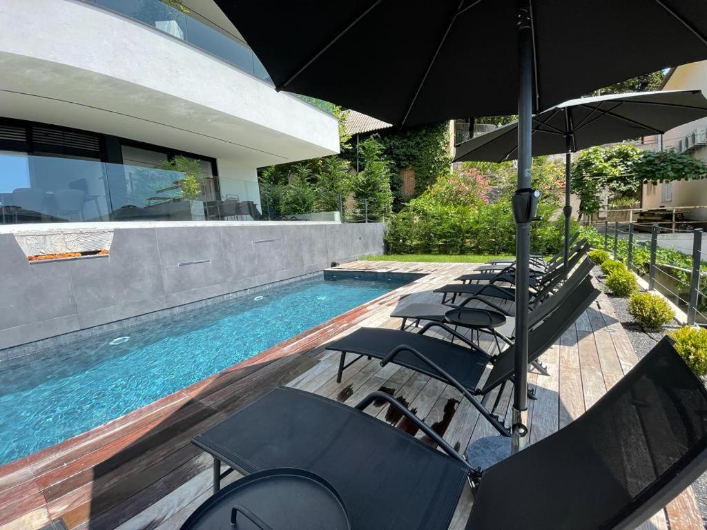 Aparthotel Villa V With Heated Pool Рийека Екстериор снимка