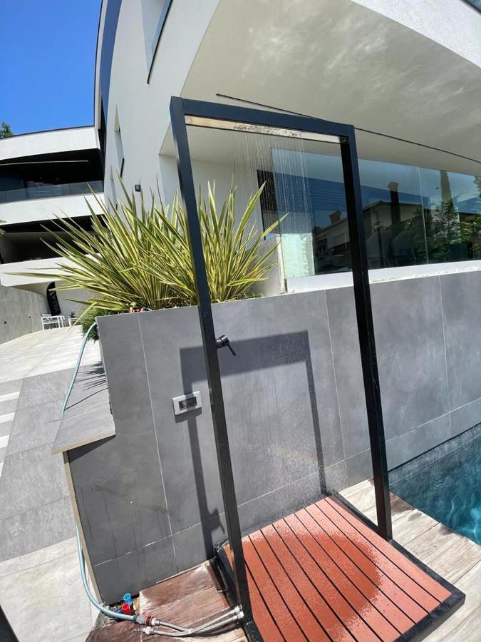 Aparthotel Villa V With Heated Pool Рийека Екстериор снимка