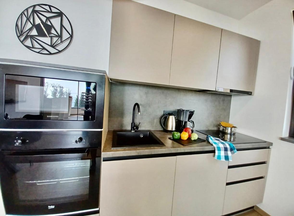 Aparthotel Villa V With Heated Pool Рийека Екстериор снимка
